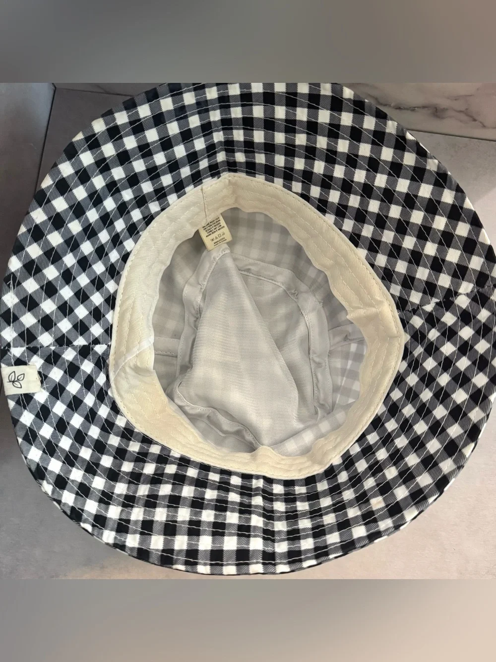 Do everything in love Black & White Gingham Bucket Hat